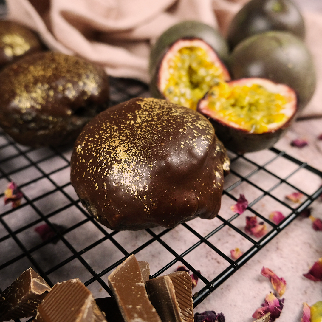 Chocolate & Passion Fruit (ve) | Doughnuts | Crosstown 4