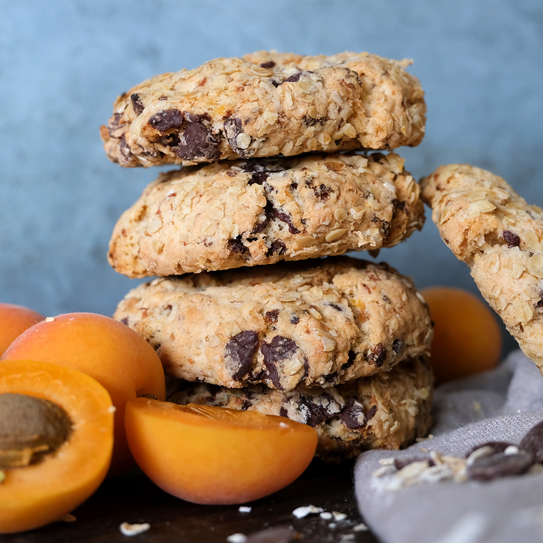 Crosstown oat & apricot cookies (ve)