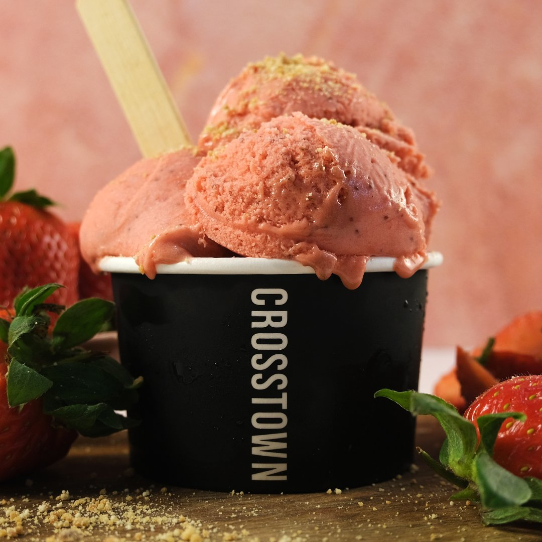 Crosstown strawberries & cream ice cream pot 2