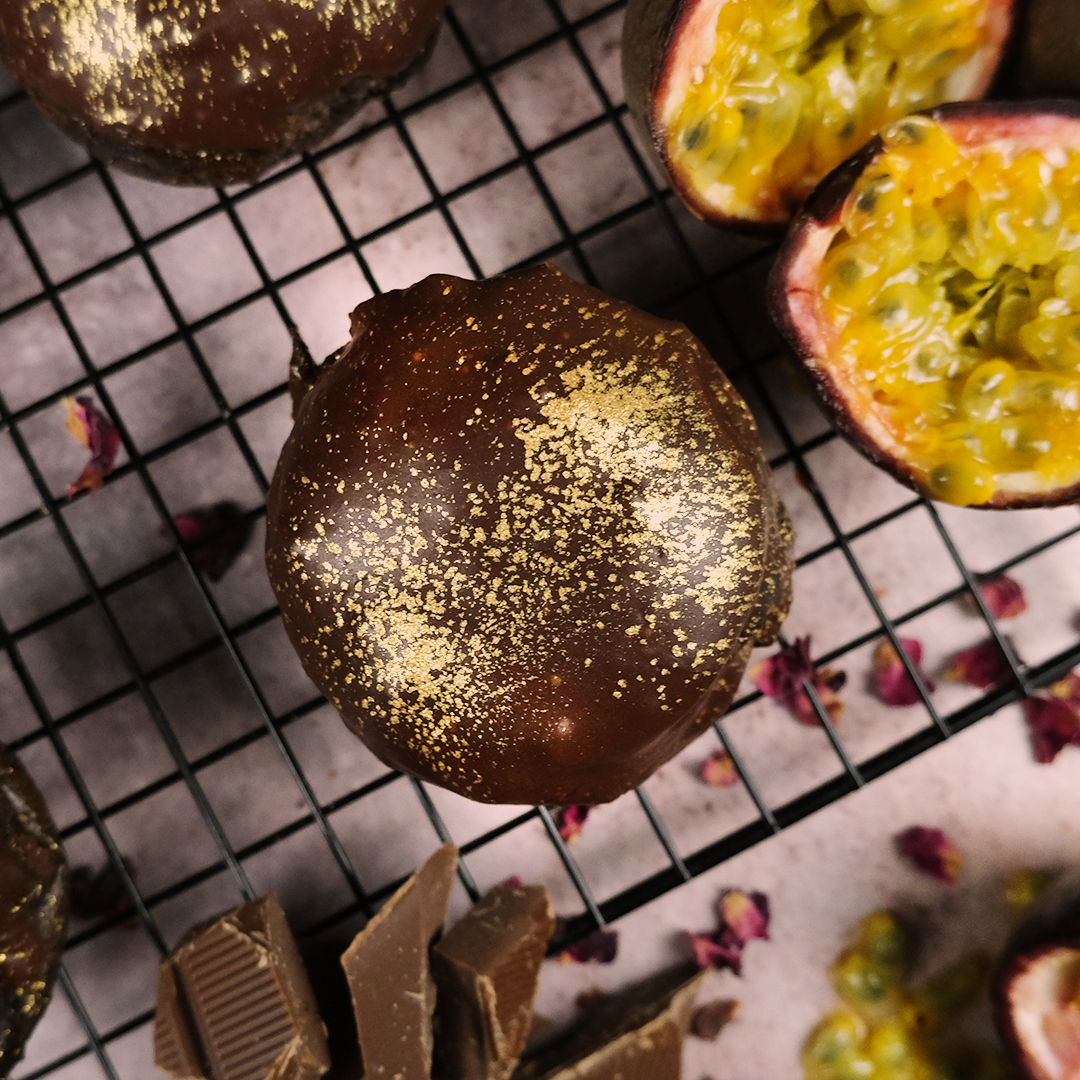 Chocolate & Passion Fruit (ve) | Doughnuts | Crosstown 2