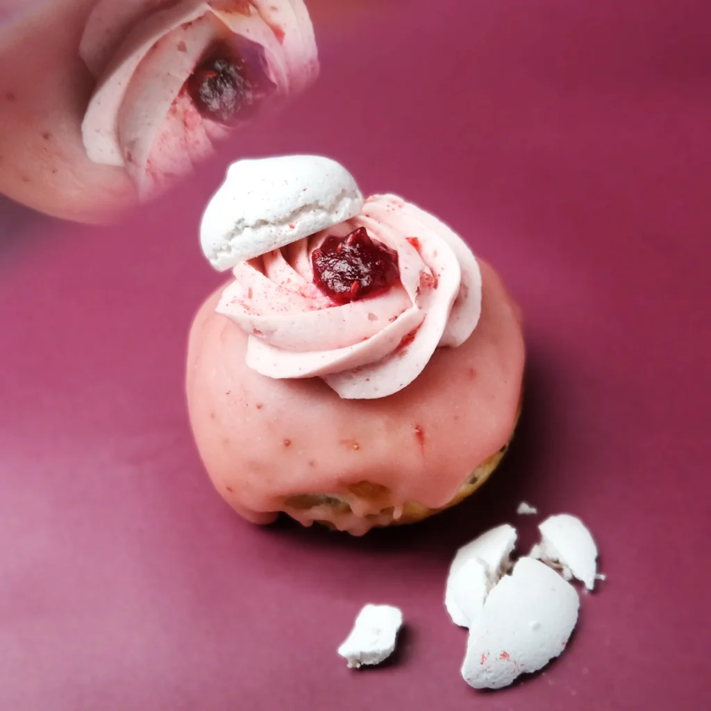 Valentine's Day Doughnuts | Last Minute Valentine's Gifts | Valentine's Gifts for her | Valentine's Gifts for him | Eton Mess | Vegan Doughnut